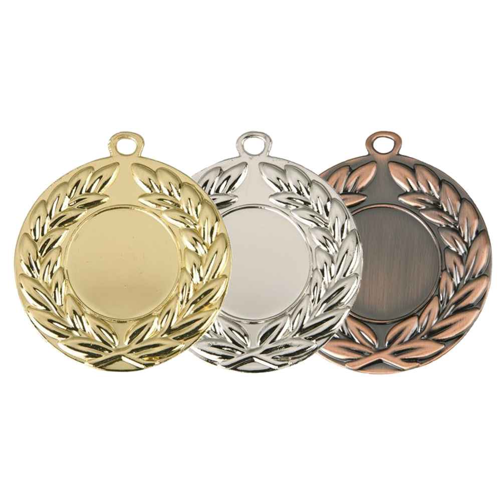 Guld, silver och bronsmedalj. Gravyr ingår i priset