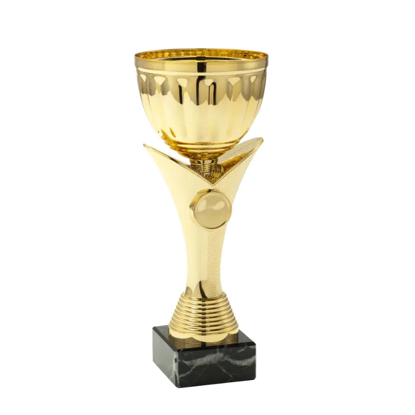 Guldpokal på marmorfot, gravyr ingår i priset.