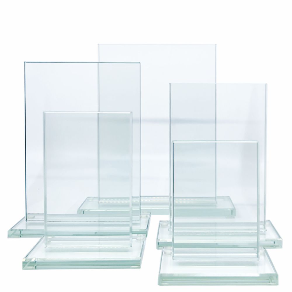 Stilren glasprydnad med din egen gravyr